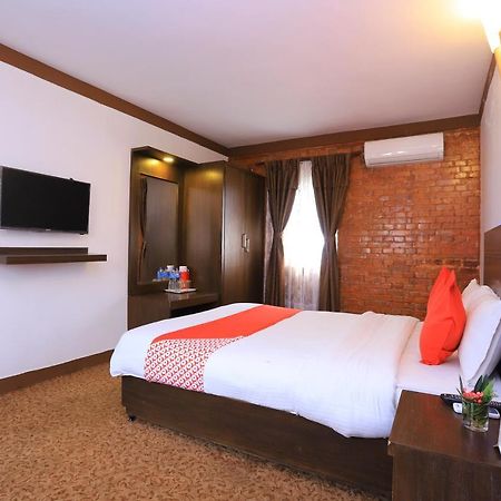 Oyo 591 Hotel Blue Moon Dharampur Exterior photo