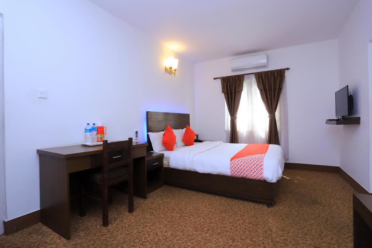 Oyo 591 Hotel Blue Moon Dharampur Exterior photo